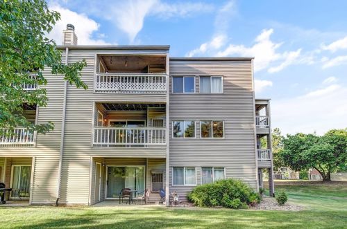 1215 Ferndale St, Saint Paul, MN 55119-7108