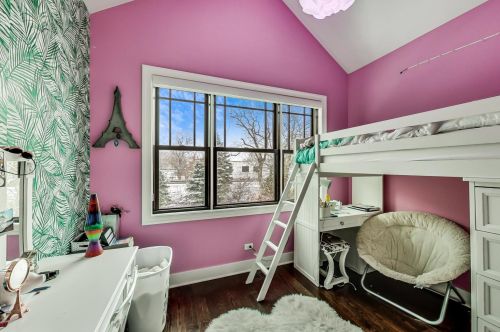 3831 Ravenswood Ave, Chicago IL 60613-2419 exterior