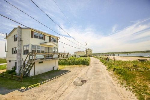 27 River St, Seabrook, NH 03874-4848