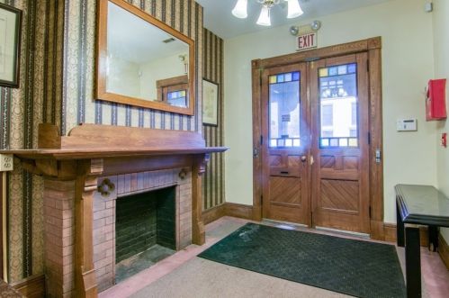 78 Maple St, Springfield MA 01105-1858 exterior