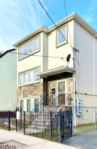 135 9th St, Newark NJ  07107-1424 exterior