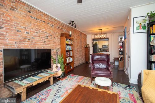 172 Laurel St, Philadelphia PA  19123-2316 exterior