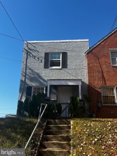 1900 Savannah Pl, Washington DC  20020-2106 exterior