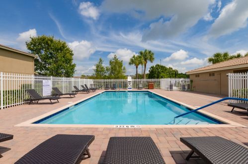 2582 Marshfield Ct, Fort Pierce FL 34953-4369 exterior