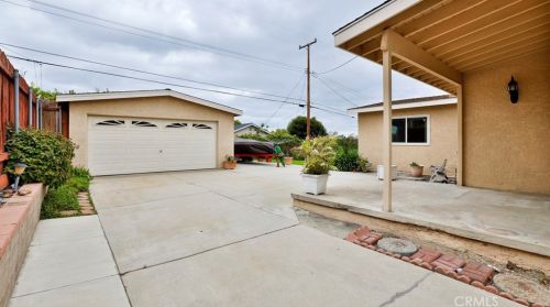 1100 Lincoln Ave, Fullerton CA 92831-4506 exterior