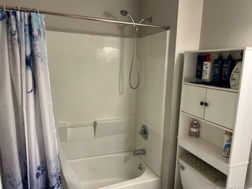 1 Rowan St, Norwalk CT 06855-1926 exterior