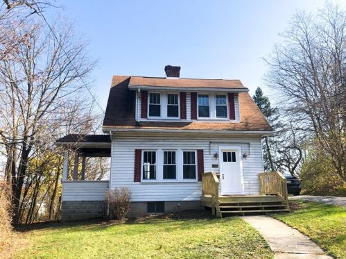 1833 Montour St, Moon Twp, PA 15108-3061