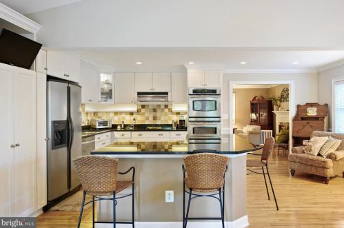 1803 Cool Spg Dr, Alexandria VA 22308-1630 exterior