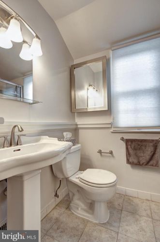 5947 Monticello Rd, Alexandria VA 22303-2218 exterior