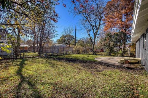 1426 Gillette St, Dallas TX 75217-1210 exterior