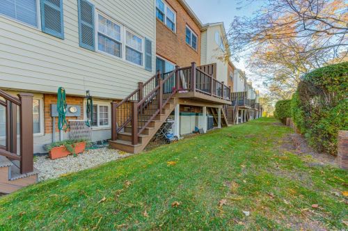 98 Franklin Ave, Valley Stream NY  11580-6100 exterior