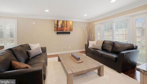 1008 Kimberwicke Rd, Mc Lean VA 22102-1328 exterior