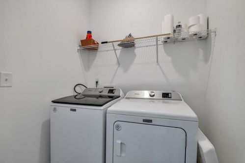 6562 Beacon Dr, Atlanta GA 30328-4204 exterior