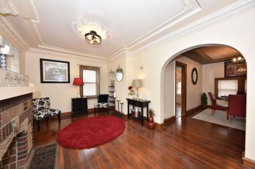 5026 25th St, Milwaukee, WI 53221-3450