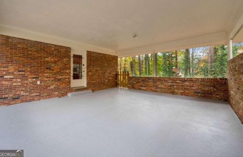 5820 Greenbrier Rd, Atlanta GA 30328-5215 exterior