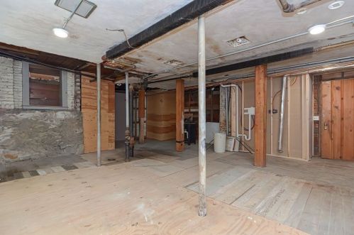 32 Burncoat St, Worcester MA 01605-1814 exterior