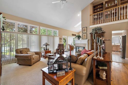 1039 Bloomview Cir, Rochester MI 48307-1728 exterior