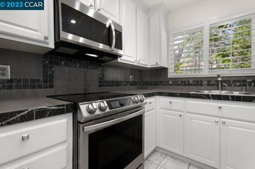 372 Camelback Rd, Concord CA  94523-1357 exterior