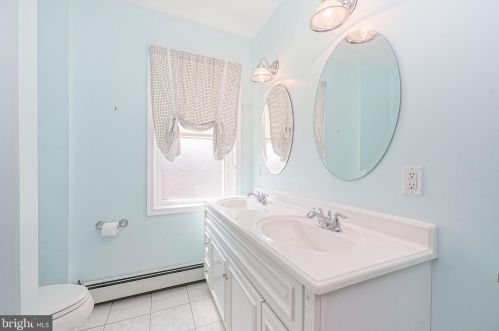 7017 Glenloch St, Philadelphia PA 19135-2223 exterior