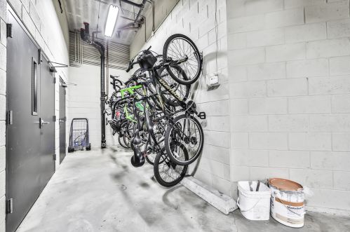 1937 Diversey Pkwy, Chicago IL  60614-1074 exterior