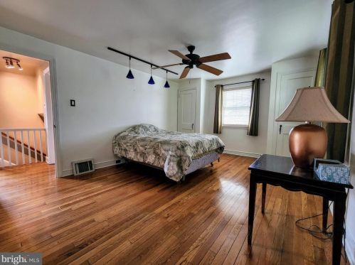 136 School Ln, Media PA 19064-2519 exterior