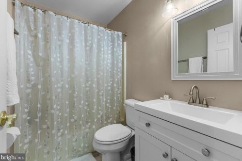 24 Revere Ct, Trenton NJ  08628-3610 exterior