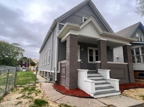 2845 16th St, Milwaukee, WI 53206-2127