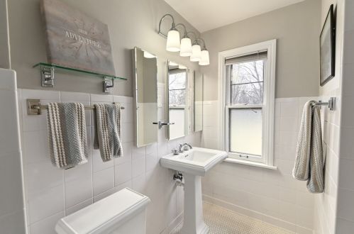 8465 Ravenswood Cir, Milwaukee WI 53226-4653 exterior