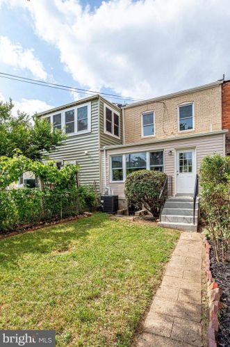 1839 A St, Washington DC 20003-1521 exterior