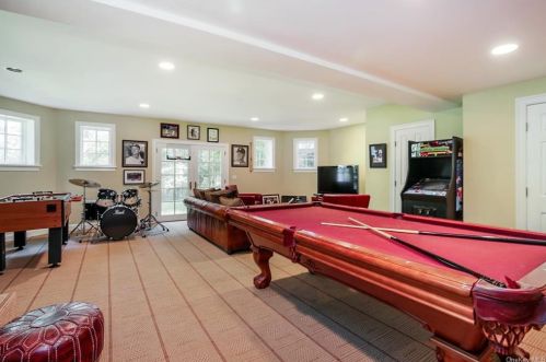 38 Long Pond Rd, Armonk NY 10504-2625 exterior