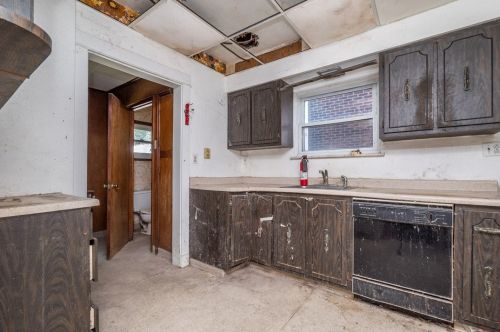 5735 Pocusset St, Pittsburgh PA 15217-2218 exterior