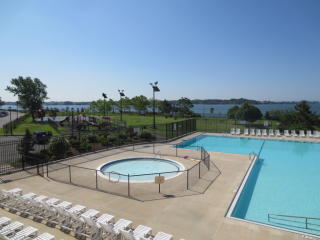 88 Beacon Ln, Bronx, NY 10473-2490