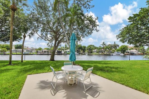 14 Royal Palm Way, Boca Raton FL  33432-8760 exterior