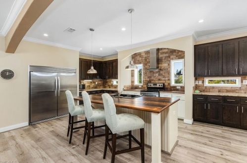 45 Henderson Dr, Naples FL 34114-8232 exterior