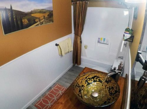 902 Brookhaven Ln, Woonsocket RI 02895-2771 exterior