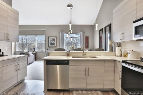 2298 Calibouge, Commerce Township MI 48393-2090 exterior