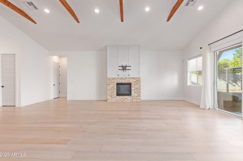 4239 42nd St, Phoenix AZ  85018-4207 exterior