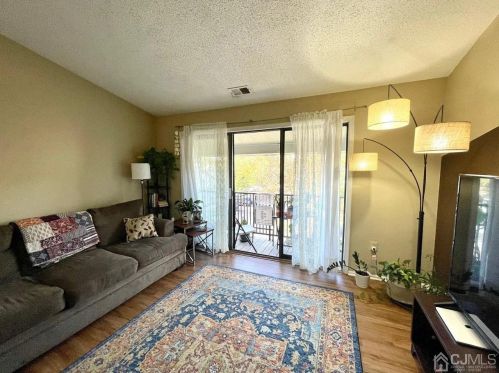 10 Joyner Ct, Trenton NJ  08648-2611 exterior