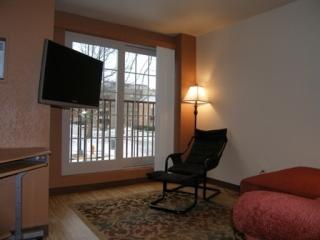 601 Clark St, Champaign IL  61820-4552 exterior