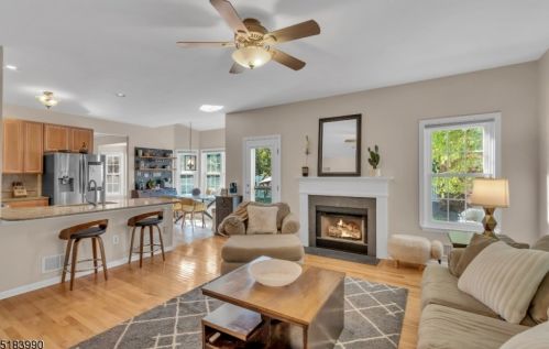 41 Heinrick Way, Bridgewater NJ 08807-5660 exterior