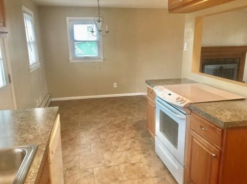 125 Sunrise Ter, Springfield MA 01119-2516 exterior