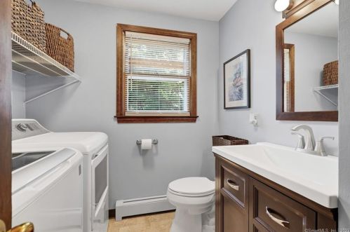 46 Eldridge St, Manchester CT 06040-5500 exterior