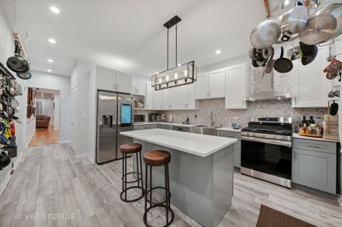 7251 Paxton Ave, Chicago IL  60649-2519 exterior