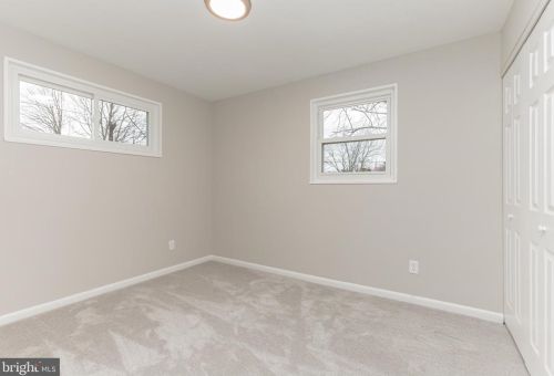 4613 Creek Shore Dr, Rockville MD 20852-2410 exterior