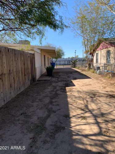 1009 3 St, Phoenix AZ 85004-2018 exterior