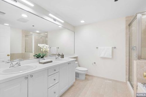 102 Adams Ct, Edgewater NJ 07020-1654 exterior