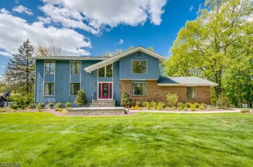 7 Meadowbrook Rd, Dover, NJ 07869-3808