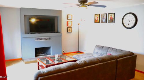 3821 Ellen St, Meskegon MI 49444-4067 exterior