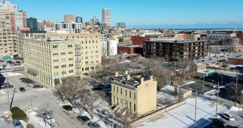 408 3rd St, Milwaukee WI  53203-3002 exterior