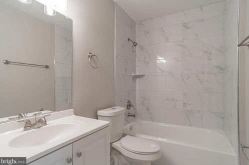 14005 Congress Dr, Rockville MD 20853-2668 exterior